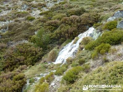 Nacimiento del río Manzanares desde La Barranca; senderismo por malaga